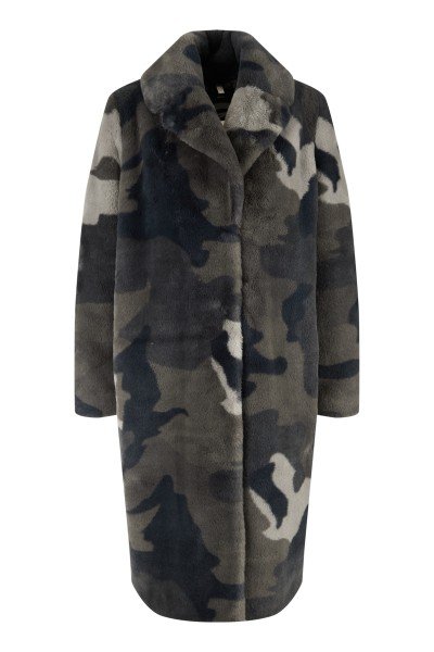 Cuddly camouflage plush coat