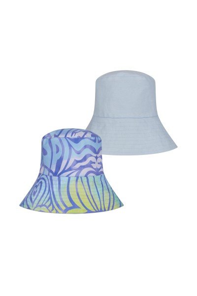 Reversible bucket hat with a retro style