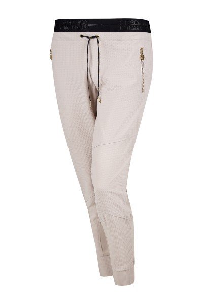Fashionable trousers with sporty seams and lasered quality in the front part