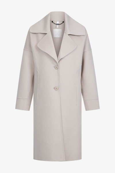 High-quality woollen coat with fashionable lines