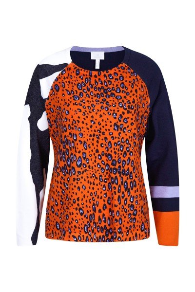 Loose fine knit jumper with trendy animal prints