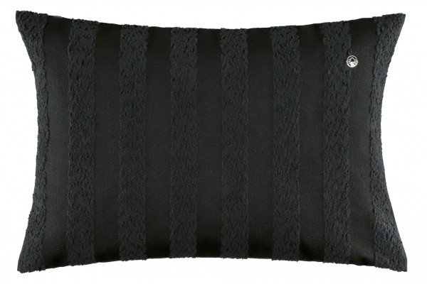 Decorative cushion cover made from bouclè yarn