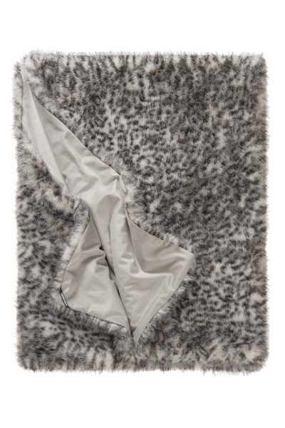 Blanket with herringbone pattern