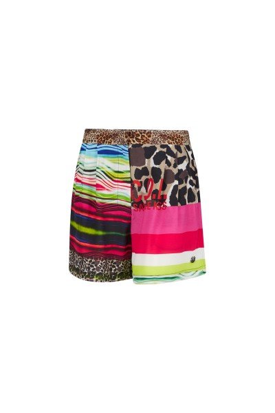 Summery shorts with modern all over print