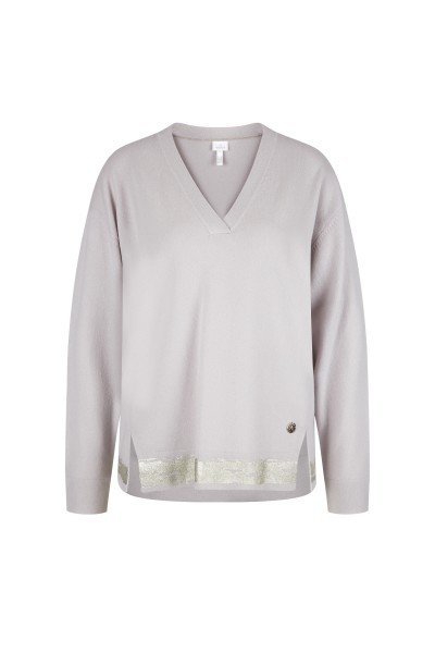 Fashionable casual sweater with V-neck in high-quality cashmere mix