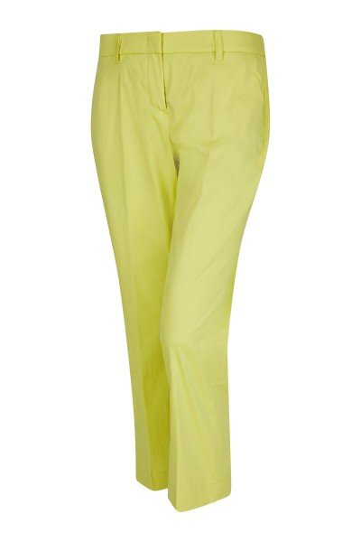 Summery pleated trousers in a trendy color