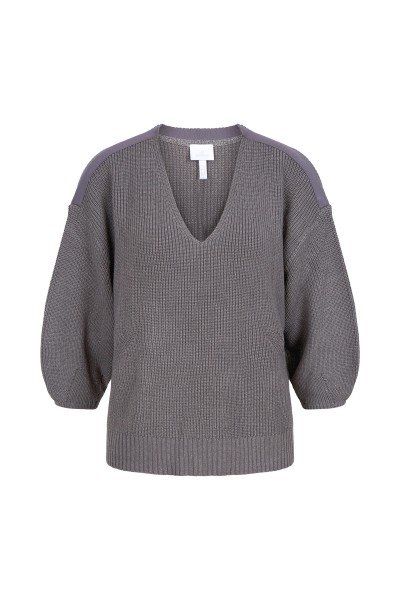 Cozy coarse knit sweater with V-neckline