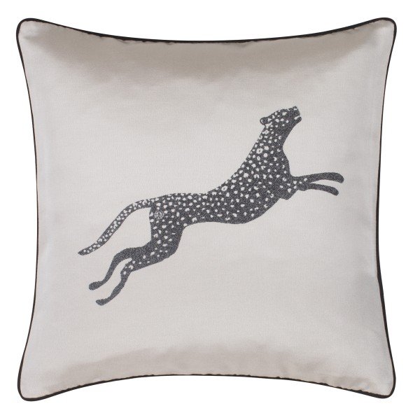  Decorative cushion cover with woven Leopard