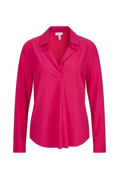 Long-sleeved blouse with a sophisticated neckline solution