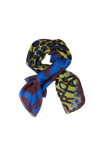Scarf with a print related to the collection