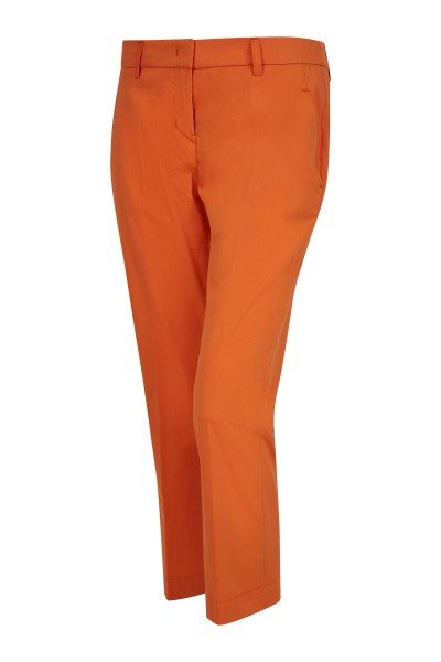 Summery pleated trousers in a trendy color